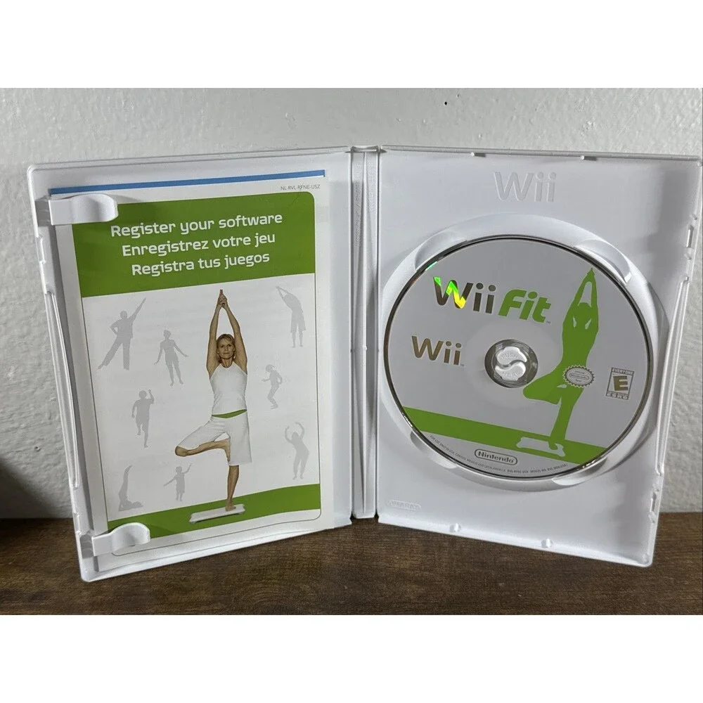 Wii Fit Nintendo Wii 2008 Complete with Manual